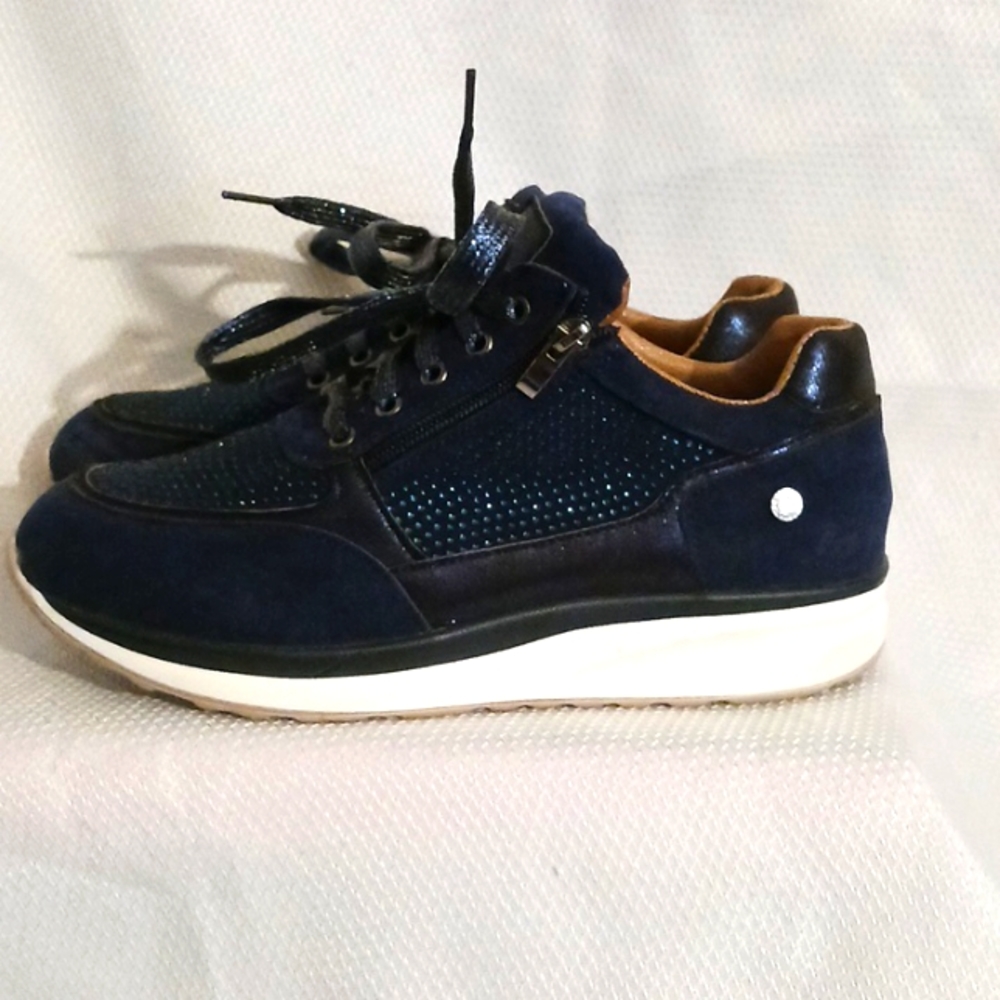 No name blue sparkly sneakers